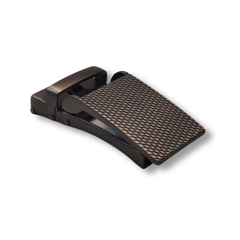 Découvrez notre ceinture automatique en cuir marron foncé. Boucle en acier gris mat pour une touche de sophistication. Commandez la vôtre dès maintenant !