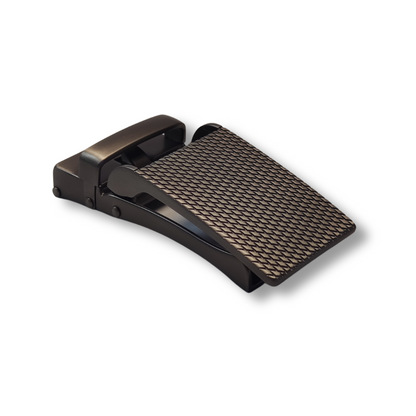 Découvrez notre ceinture automatique en cuir marron foncé. Boucle en acier gris mat pour une touche de sophistication. Commandez la vôtre dès maintenant !