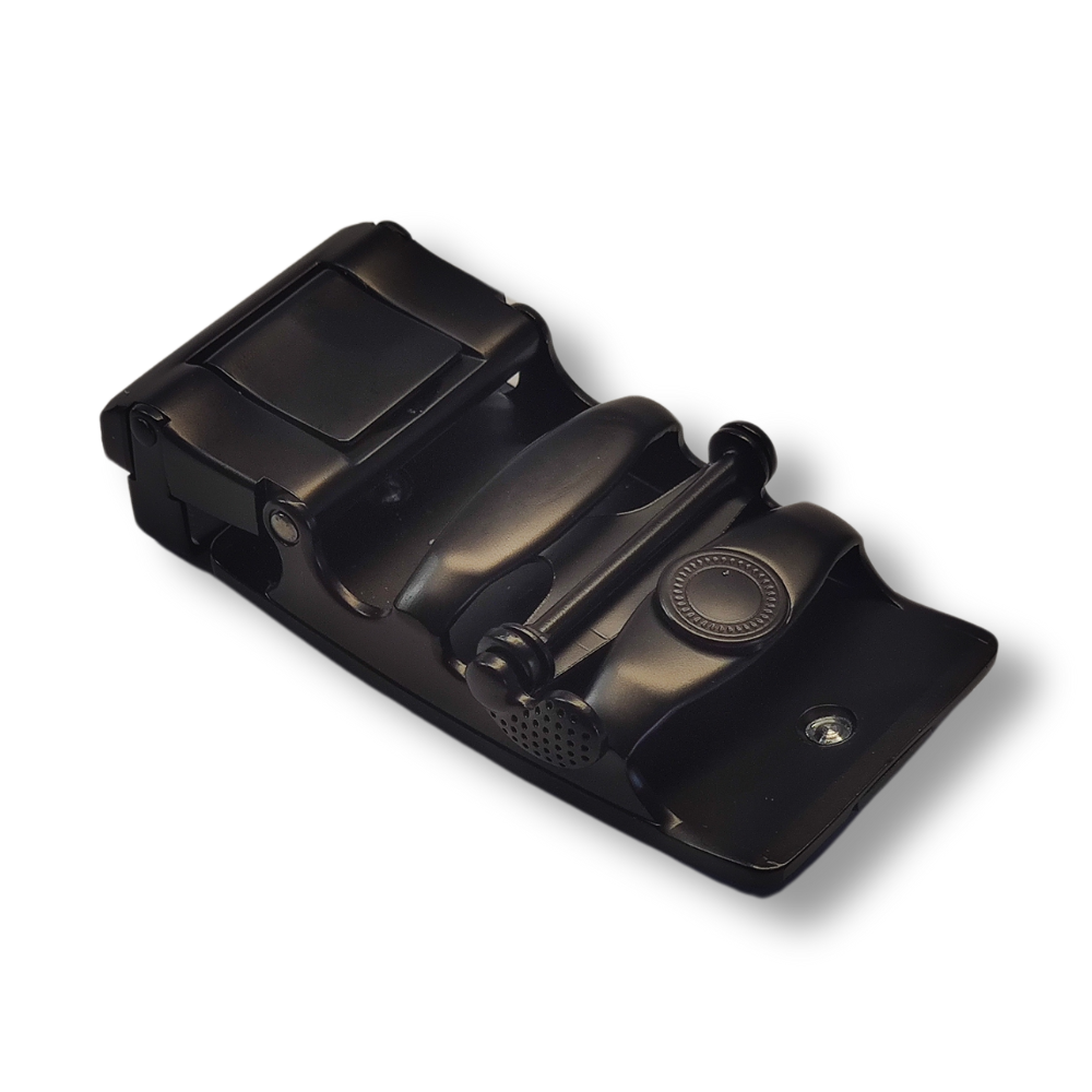 Optez pour notre boucle automatique de ceinture en acier noire pour un look contemporain. Compatibilité avec nos ceintures en cuir véritable.