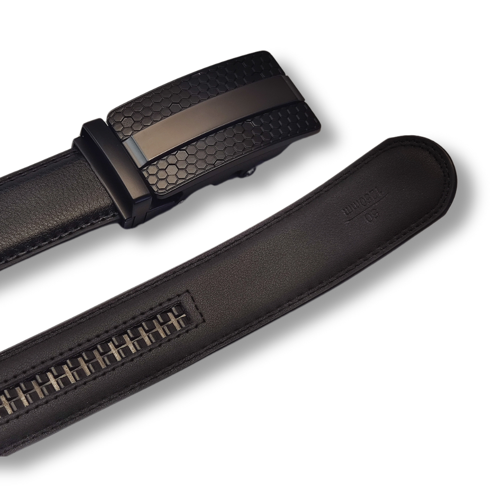 Optez pour notre boucle automatique de ceinture en acier noire pour un look contemporain. Compatibilité avec nos ceintures en cuir véritable.