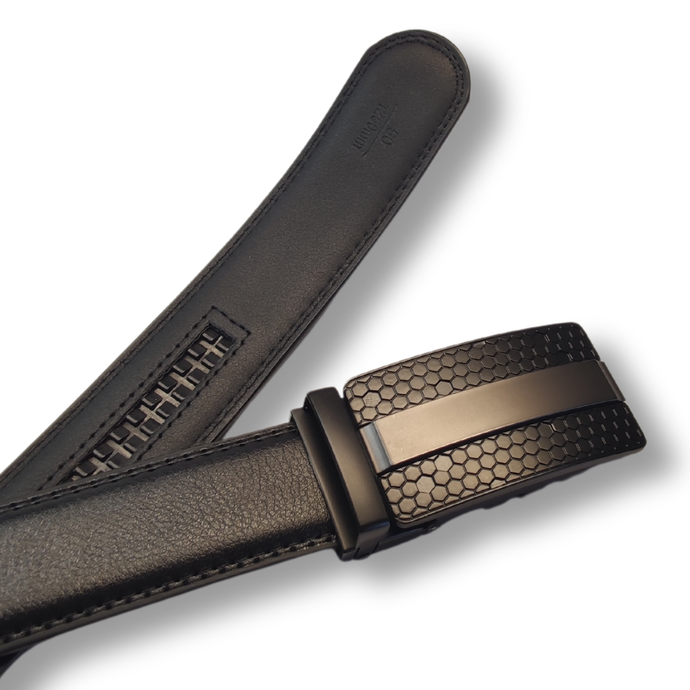 Optez pour notre boucle automatique de ceinture en acier noire pour un look contemporain. Compatibilité avec nos ceintures en cuir véritable.